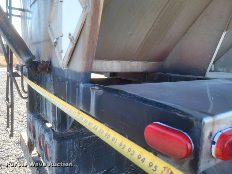 image for item MI9866 1998 Western Star 4964F  fertilizer delivery truck