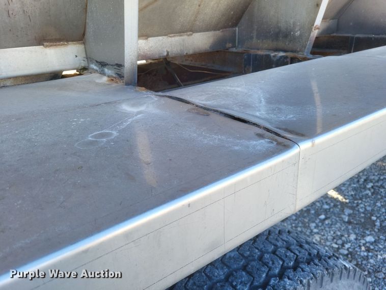 image for item MI9866 1998 Western Star 4964F  fertilizer delivery truck