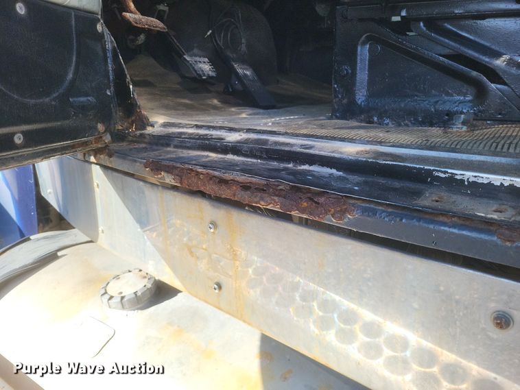 image for item MI9866 1998 Western Star 4964F  fertilizer delivery truck