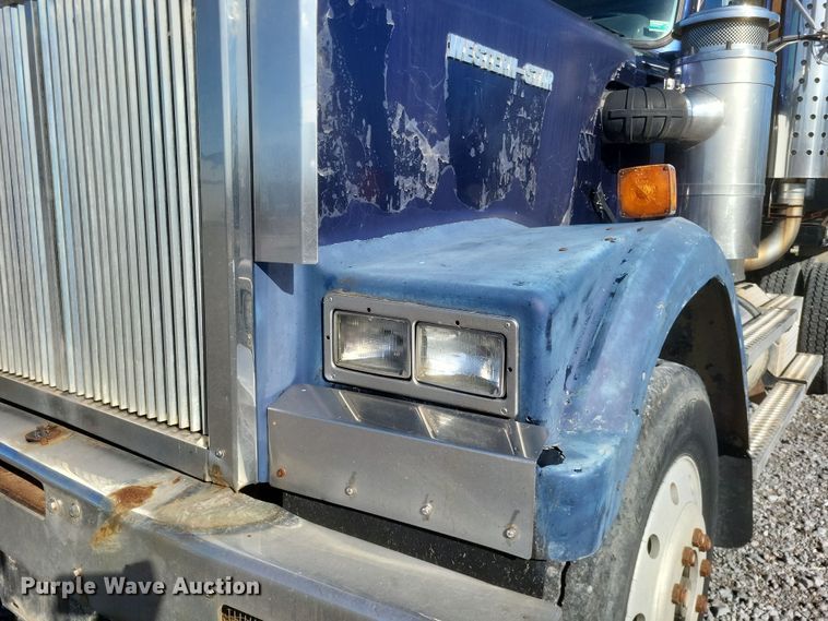 image for item MI9866 1998 Western Star 4964F  fertilizer delivery truck