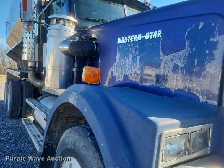 image for item MI9866 1998 Western Star 4964F  fertilizer delivery truck