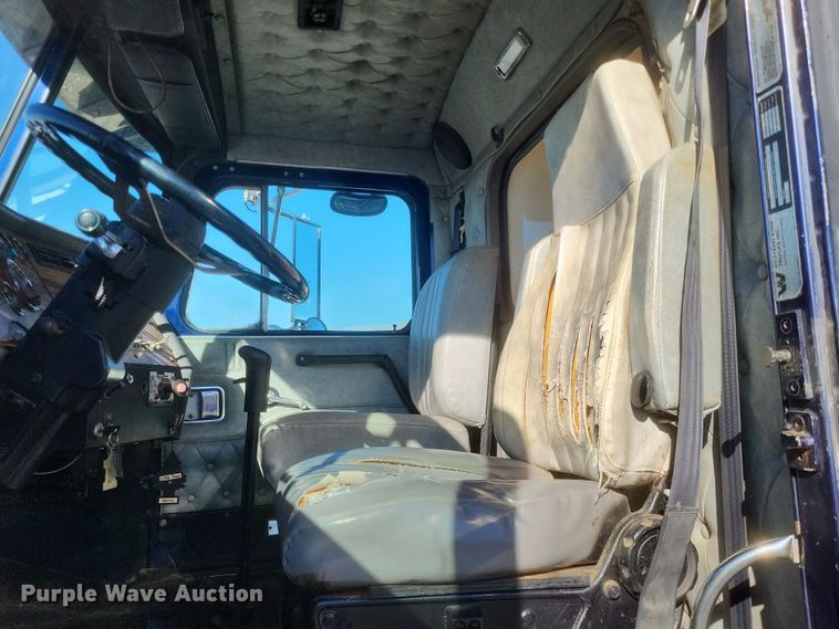 image for item MI9866 1998 Western Star 4964F  fertilizer delivery truck