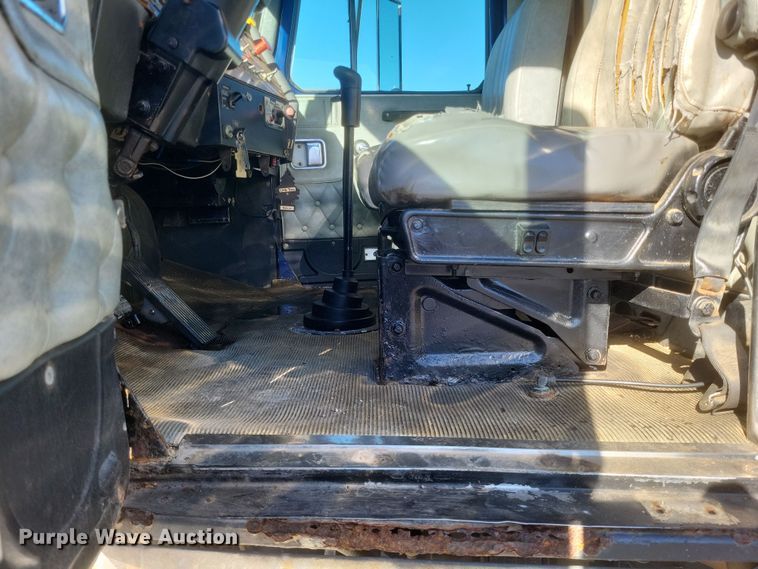 image for item MI9866 1998 Western Star 4964F  fertilizer delivery truck