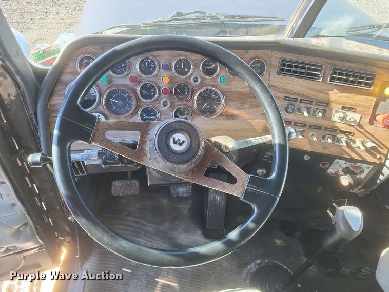 image for item MI9866 1998 Western Star 4964F  fertilizer delivery truck