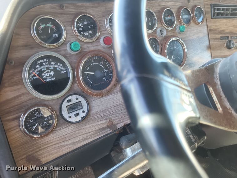 image for item MI9866 1998 Western Star 4964F  fertilizer delivery truck