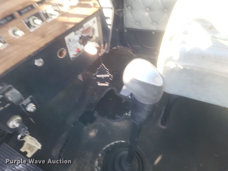 image for item MI9866 1998 Western Star 4964F  fertilizer delivery truck