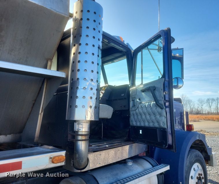 image for item MI9866 1998 Western Star 4964F  fertilizer delivery truck