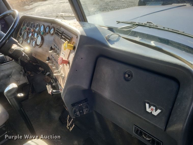 image for item MI9866 1998 Western Star 4964F  fertilizer delivery truck