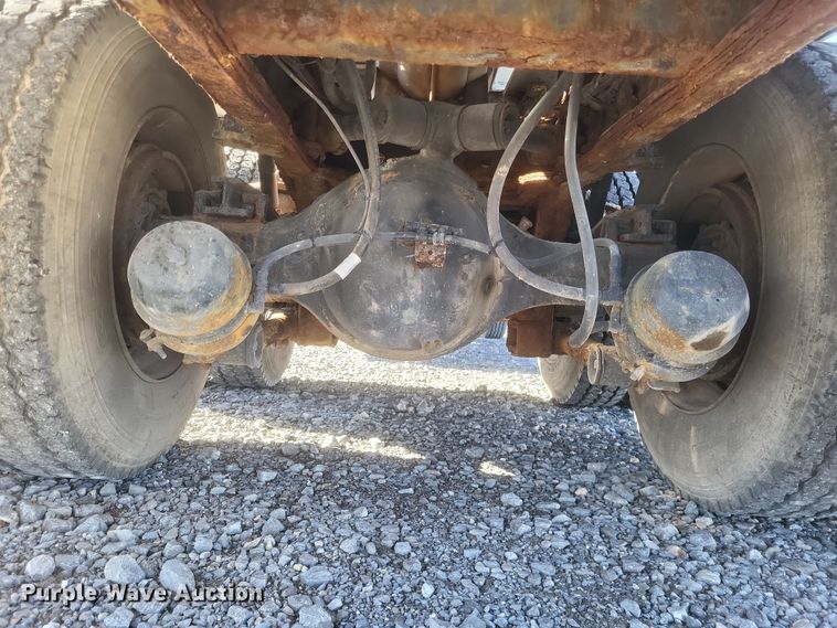 image for item MI9866 1998 Western Star 4964F  fertilizer delivery truck