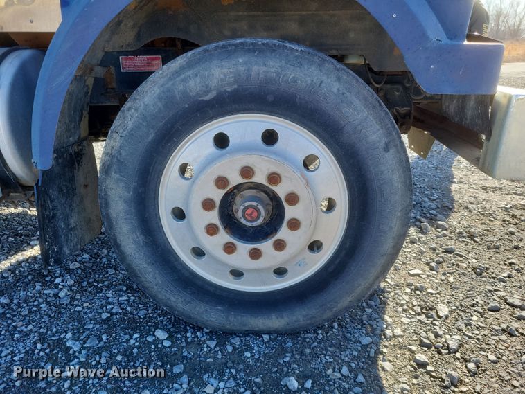 image for item MI9866 1998 Western Star 4964F  fertilizer delivery truck