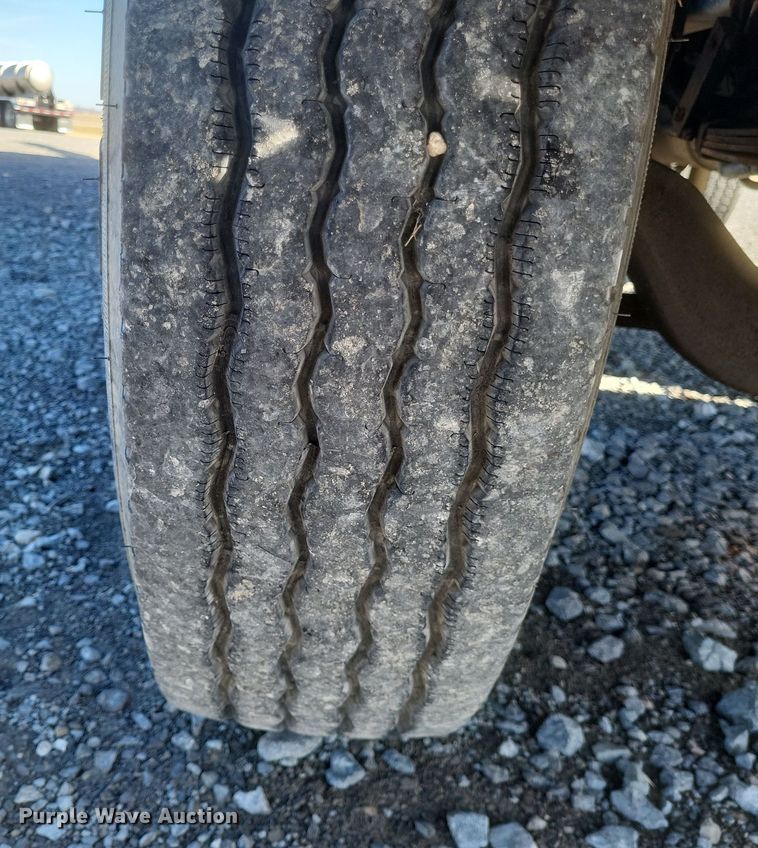 image for item MI9866 1998 Western Star 4964F  fertilizer delivery truck