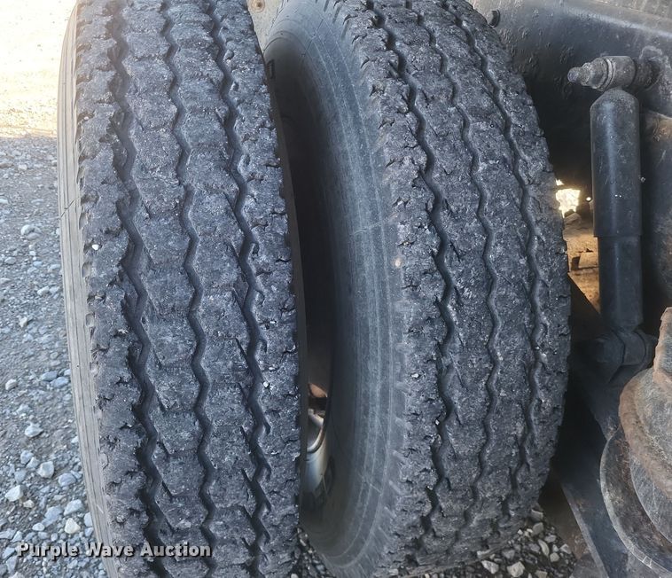 image for item MI9866 1998 Western Star 4964F  fertilizer delivery truck