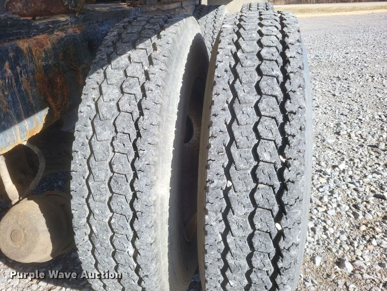 image for item MI9866 1998 Western Star 4964F  fertilizer delivery truck