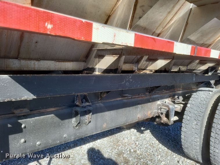 image for item MI9867 1995 Freightliner FL70  fertilizer delivery truck