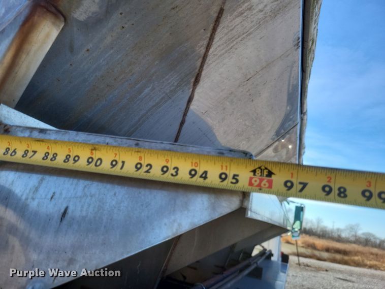 image for item MI9867 1995 Freightliner FL70  fertilizer delivery truck