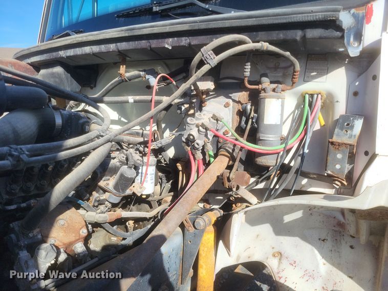 image for item MI9867 1995 Freightliner FL70  fertilizer delivery truck