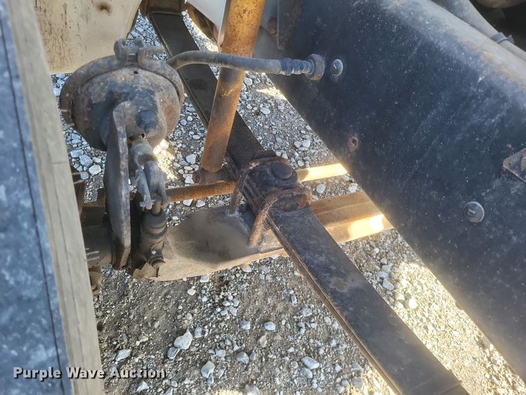 image for item MI9867 1995 Freightliner FL70  fertilizer delivery truck