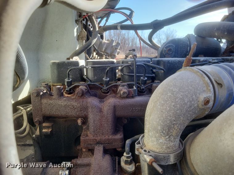 image for item MI9867 1995 Freightliner FL70  fertilizer delivery truck