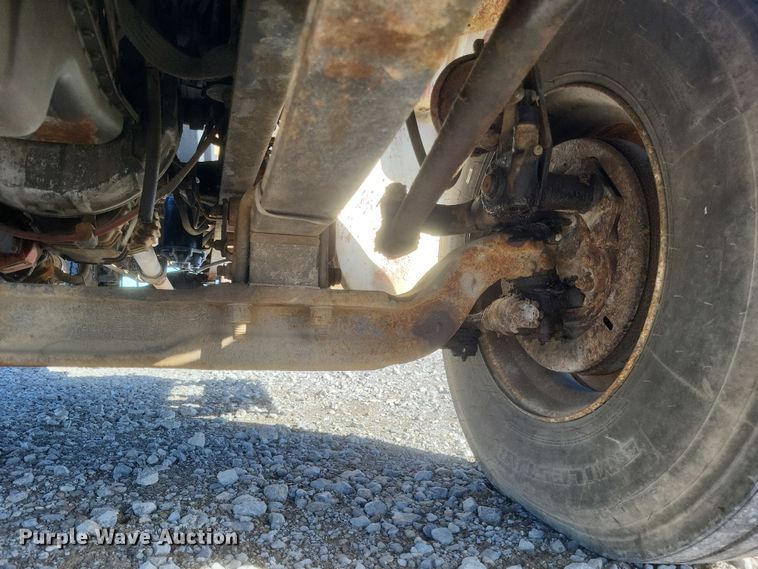 image for item MI9867 1995 Freightliner FL70  fertilizer delivery truck