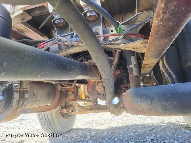 image for item MI9867 1995 Freightliner FL70  fertilizer delivery truck