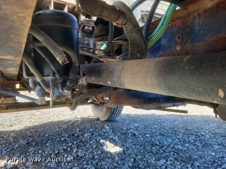 image for item MI9867 1995 Freightliner FL70  fertilizer delivery truck