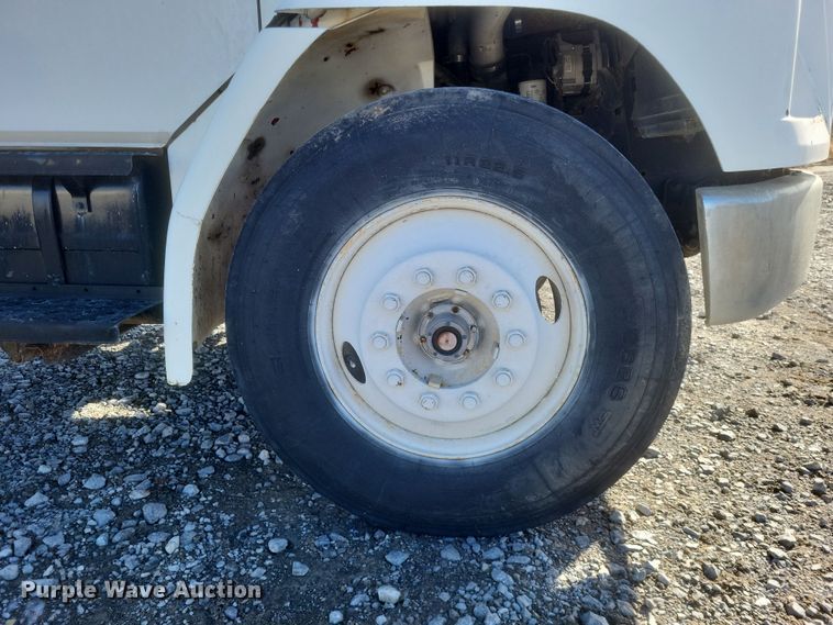 image for item MI9867 1995 Freightliner FL70  fertilizer delivery truck