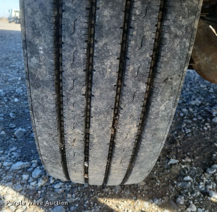 image for item MI9867 1995 Freightliner FL70  fertilizer delivery truck