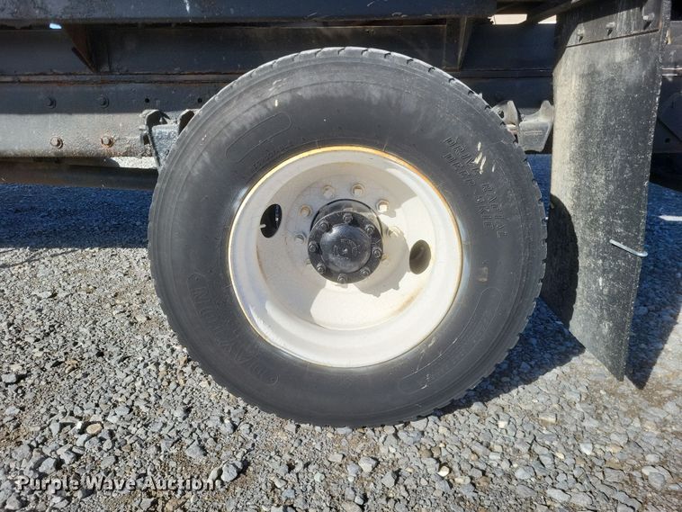 image for item MI9867 1995 Freightliner FL70  fertilizer delivery truck