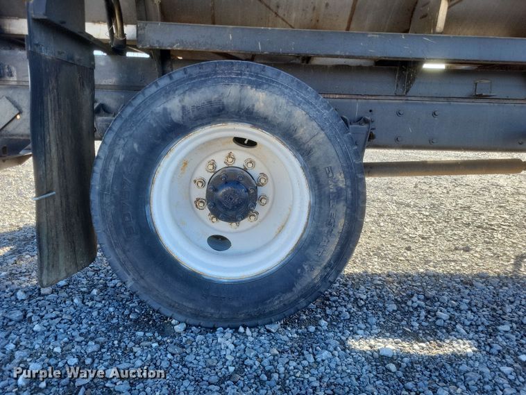 image for item MI9867 1995 Freightliner FL70  fertilizer delivery truck