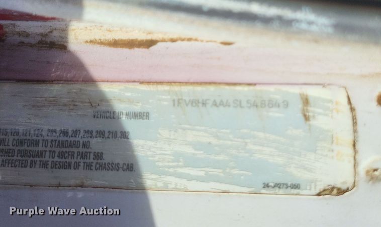 image for item MI9867 1995 Freightliner FL70  fertilizer delivery truck