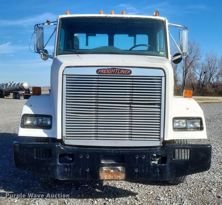 image for item MI9868 1989 Freightliner  semi truck