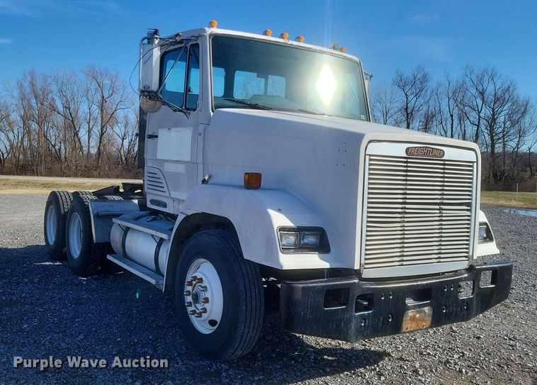 image for item MI9868 1989 Freightliner  semi truck