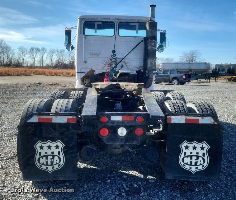 image for item MI9868 1989 Freightliner  semi truck