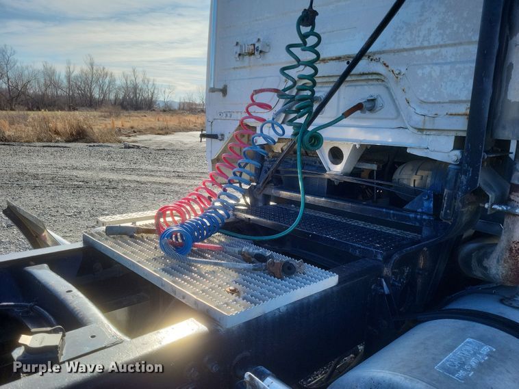 image for item MI9868 1989 Freightliner  semi truck