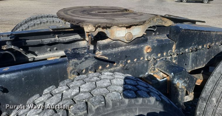 image for item MI9868 1989 Freightliner  semi truck