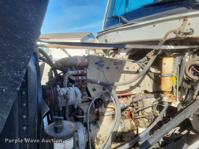 image for item MI9868 1989 Freightliner  semi truck