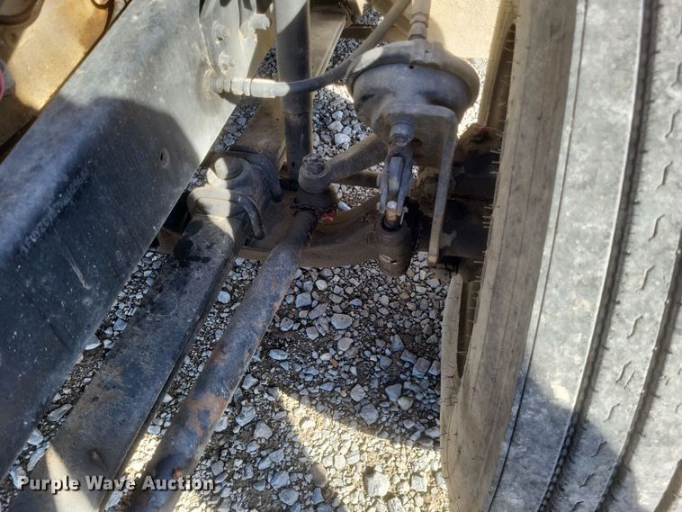 image for item MI9868 1989 Freightliner  semi truck