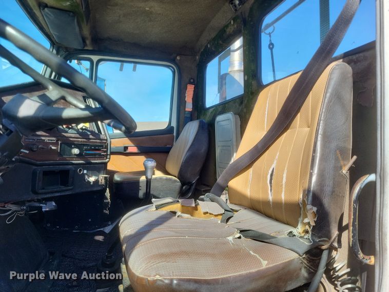 image for item MI9868 1989 Freightliner  semi truck