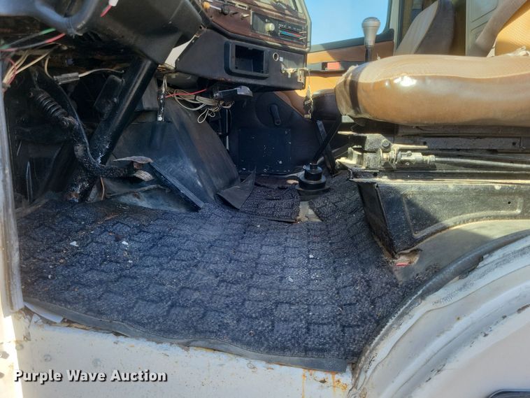 image for item MI9868 1989 Freightliner  semi truck