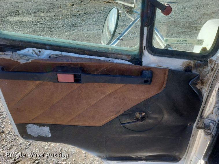 image for item MI9868 1989 Freightliner  semi truck