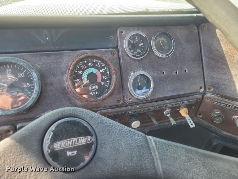 image for item MI9868 1989 Freightliner  semi truck