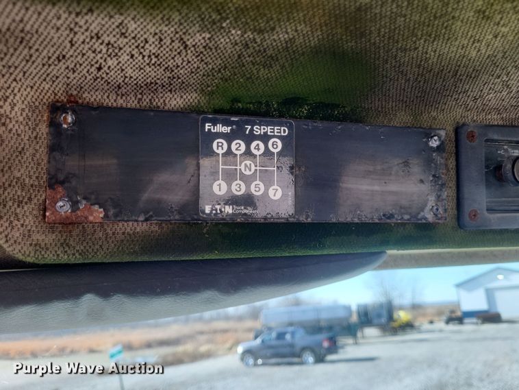 image for item MI9868 1989 Freightliner  semi truck