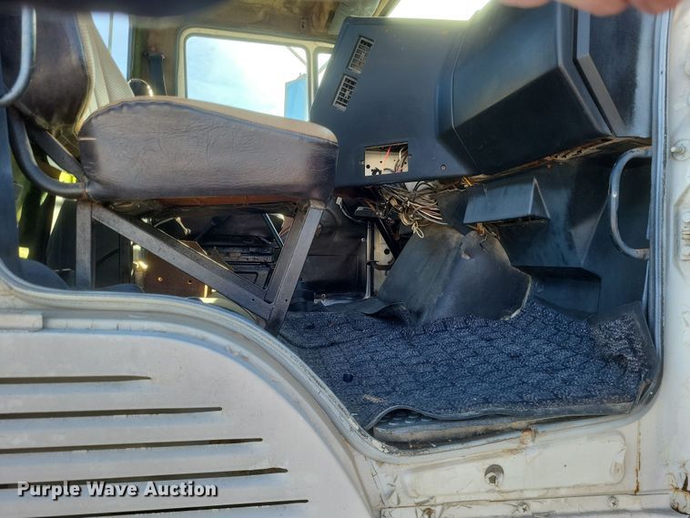 image for item MI9868 1989 Freightliner  semi truck