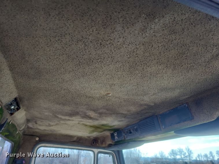 image for item MI9868 1989 Freightliner  semi truck