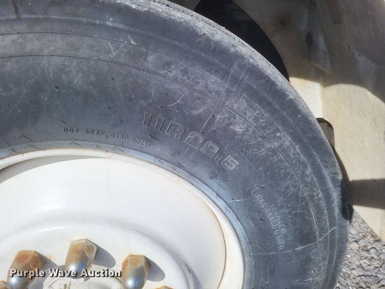 image for item MI9868 1989 Freightliner  semi truck