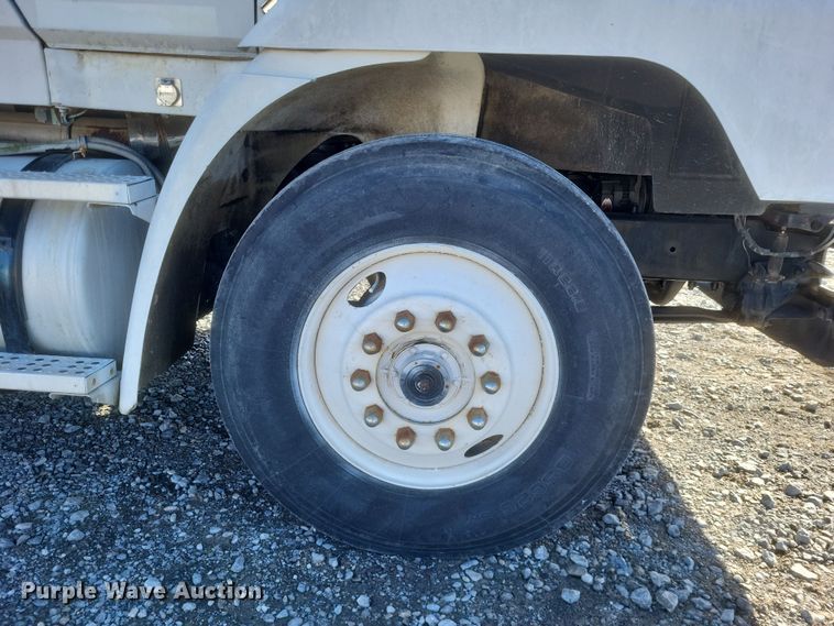 image for item MI9868 1989 Freightliner  semi truck