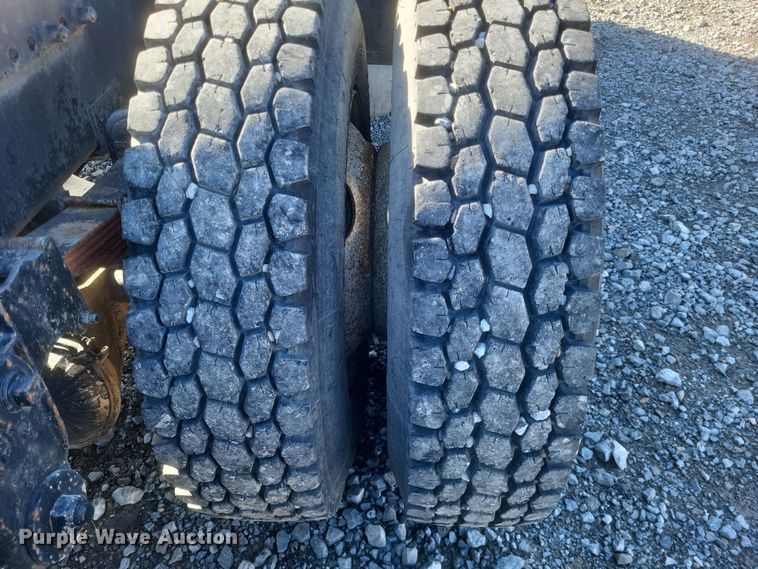 image for item MI9868 1989 Freightliner  semi truck