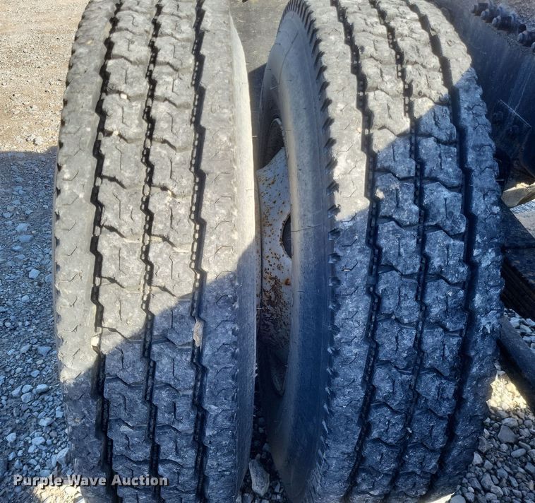 image for item MI9868 1989 Freightliner  semi truck