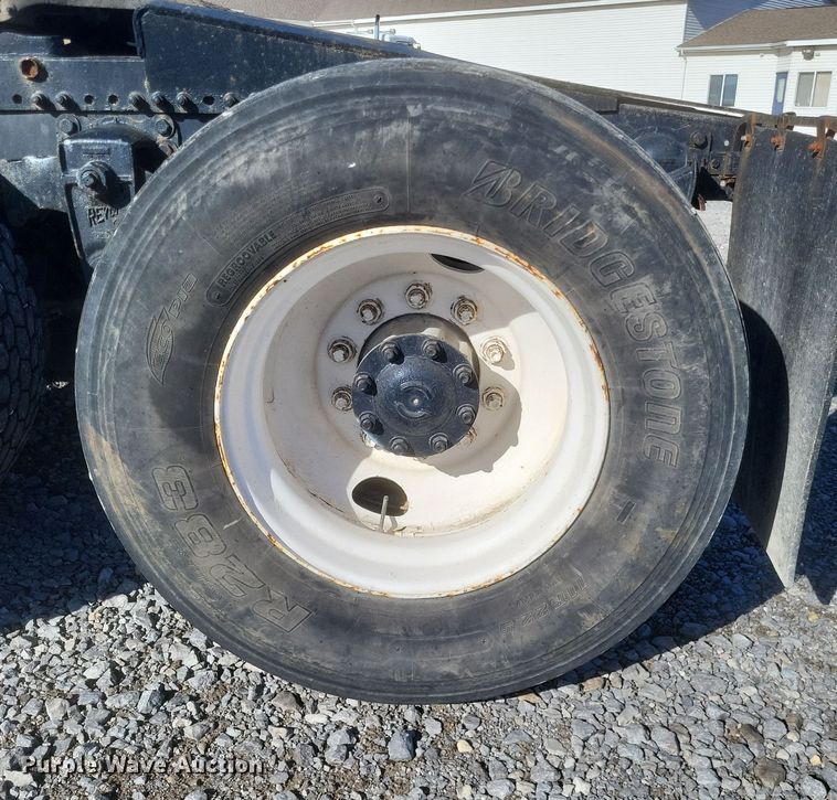 image for item MI9868 1989 Freightliner  semi truck