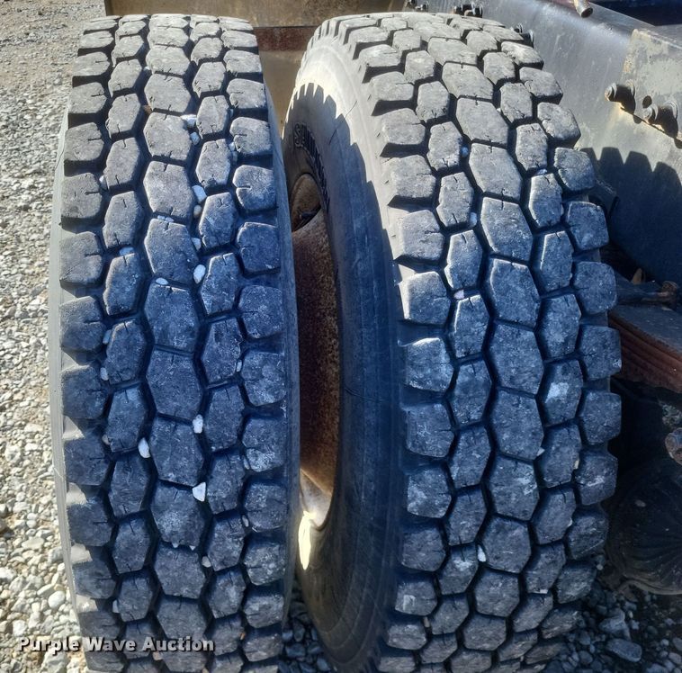 image for item MI9868 1989 Freightliner  semi truck